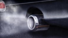 Mẹo sử dụng nước đơn giản giúp giảm ô nhiễm khí thải diesel