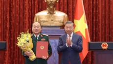 Tổng Bí thư, Chủ tịch nước Tô Lâm trao Quyết định thăng Quân hàm Thượng tướng cho Phó Tổng Tham mưu trưởng Quân đội nhân dân Việt Nam Lê Quang Đạo