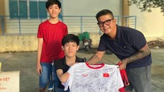 Cậu bé mất tứ chi hiến tặng 'bảo vật' để ủng hộ Miền Trung 