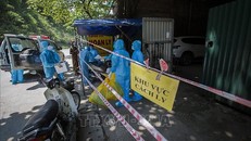 Khu vực quán cơm Ngọc Bích tại TP Hòa Bình bị phong tỏa sau khi phát hiện ca dương tính với Covid 