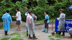 Cậu bé thứ 9 dự kiến rời hang lúc 16h30. (Ảnh: Reuters)