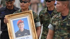 Người dân Thái Lan tưởng nhớ cựu đặc nhiệm đã qua đời trong lúc làm nhiệm vụ giải cứu đội bóng.