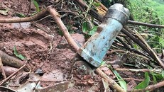 Nhiều mảnh vỡ của Su-22U được tìm thấy tại hiện trường.