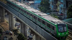 Tàu đường sắt trên cao lăn bánh qua các tuyến phố Hà Nội