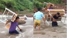 Thầy giáo vùng cao cõng bàn ghế vượt suối chuẩn bị ngày tựu trường
