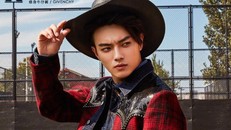 Phú Sát Phó Hằng khí chất ngời ngời chuẩn nam thần khi làm mẫu cho tạp chí