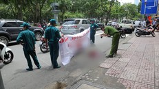 Lực lượng chức năng phong tỏa hiện trường để điều tra. (Ảnh: Tiểu Thiên)