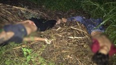 Xe máy chở 3 bị taxi tông trúng giữa đêm, 4 người thương vong