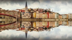 Địa điểm lịch sử Lyon được UNESCO công nhận vào năm nào?