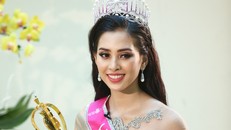 Tân hoa hậu Trần Tiểu Vy được trao học bổng gần 500 triệu đồng
