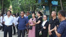 Người dân bày tỏ tiếc thương với Chủ tịch nước Trần Đại Quang