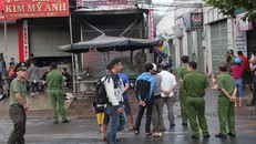 Công an phong tỏa hiện trường vụ cháy. (Ảnh: Minh Lộc)