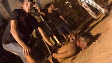 Nam thanh niên bị đánh bầm dập, sau đó tử vong vì nhiều người tình nghi bắt cóc trẻ em.