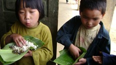 Một tuổi thơ, hai thế giới…