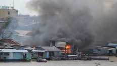 5 căn nhà ven chợ nổi Cái Răng bốc cháy dữ dội