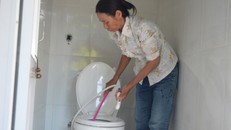 Đổi đời nhờ… nhà vệ sinh