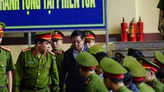 Hình ảnh đầu tiên của các bị cáo tại phiên tòa xét xử cựu tướng công an