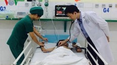 Bé trai đang được tích cực điều trị.