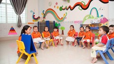 Giáo viên mầm non phải sử dụng được ngoại ngữ (Ảnh minh họa: laodong.vn)