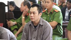 Tài xế container đâm Innova đi lùi tiếp tục bị tạm giam 4 tháng