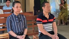 Bị cáo Uyển và bị cáo Hà tại phiên tòa - Ảnh: Kim Hà.