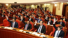 Bộ Chính trị giới thiệu hơn 200 nhân sự để Trung ương cho ý kiến