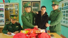 Đối tượng Hà Văn Thỉnh cùng tang vật bị BĐBP bắt giữ.