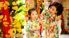 Mai Phương chụp ảnh Tết bên con gái