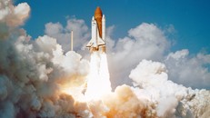 Vì sao tàu vũ trụ bay cả trăm năm không hết nhiên liệu?