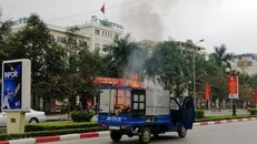 Ngọn lửa bùng lên khi nồi bánh chưng vẫn đang nấu dở trên chiếc xe tải.