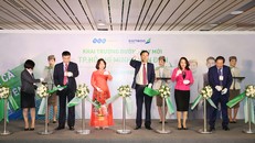 Lãnh đạo Quảng Ninh và đại diện Bamb ... rương đường bay TP.HCM - Vân Đồn.