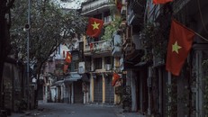 Khung cảnh vắng vẻ của Hà Nội vào sáng mùng 1 Tết