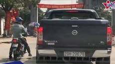 'Cò đò' đeo bám du khách trẩy hội Chùa Hương