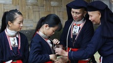 Tết Nhảy là đặc trưng của dân tộc nào ở Việt Nam?