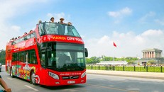 Xe bus 2 tầng cũng tham gia phục vụ phóng viên đưa tin hội nghị thượng đỉnh Mỹ - Triều lần này. (Ảnh: Nam Nguyễn)
