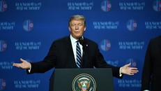 Tổng thống Trump trả lời họp báo chiều nay (28/2).