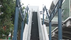 Đường sắt 20.000 tỷ đồng sắp hoạt động vẫn nhếch nhác giữa Thủ đô