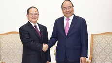 Thủ tướng Nguyễn Xuân Phúc tiếp đồng chí Lộc Tâm Xã, Bí thư Đảng ủy Khu tự trị dân tộc Choang Quảng Tây (Trung Quốc). Ảnh: VGP/Quang Hiếu