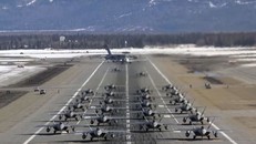 Màn phô diễn 'Voi đi bộ' độc đáo của dàn tiêm kích tàng hình Mỹ