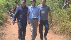 Nghi phạm giết vợ rồi dựng hiện trường giả vụ tai nạn thực nghiệm hiện trường vụ án - Ảnh: VTC News