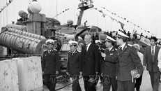 Chủ tịch nước Lê Đức Anh thăm các đơn vị của Hải quân vùng 3, ngày 9/1/1996. 