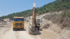 Phương tiện khai thác đất trái phép bị lập biên bản xử lý