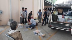 Công an khám xét ô tô chở 4 nữ nghi can liên quan vụ 2 thi thể trong bê tông ở Bình Dương