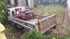 Chiếc xe của cảnh sát giao thông huyện Tiền Hải tại hiện trường.