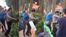 Hình ảnh người phụ nữ đánh người đàn ông vì cho rằng người này sờ ngực mình khi ở trên xe buýt.