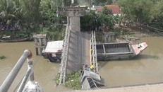 Hiện trường vụ sập cầu Tân Nghĩa. Ảnh: Anh Minh. 