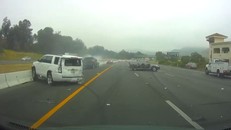 Xe bán tải 'phóng như bay' gây tai nạn liên hoàn trên cao tốc