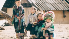 Dân tộc nào có tục trùm chăn để chọn bạn tình?