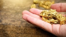 Giá vàng hôm nay 30/6: Tháng bùng nổ, vàng cao nhất 6 năm