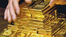 Giá vàng hôm nay tuy giảm nhẹ nhưng vẫn treo cao.